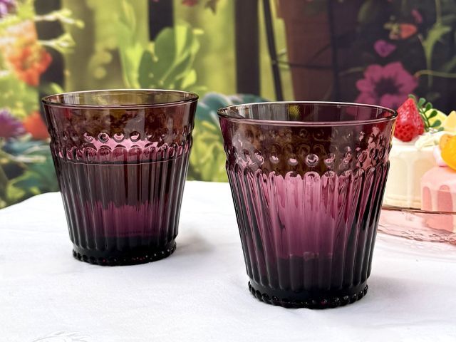 szklanki purpurowe